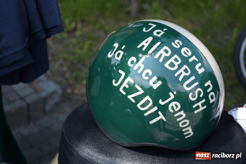Zdjęcie w galerii na portalu naszraciborz.pl: Kochajcie oldtimery! Czar starych samochodów w Krzyżanowicach [FOTO]  wiadomości z regionu