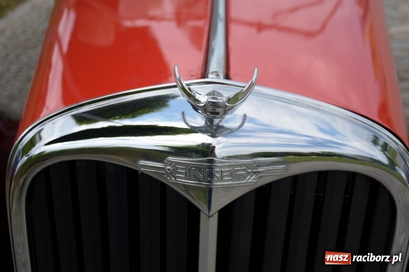 Zdjęcie w galerii na portalu naszraciborz.pl: Kochajcie oldtimery! Czar starych samochodów w Krzyżanowicach [FOTO]  wiadomości z regionu