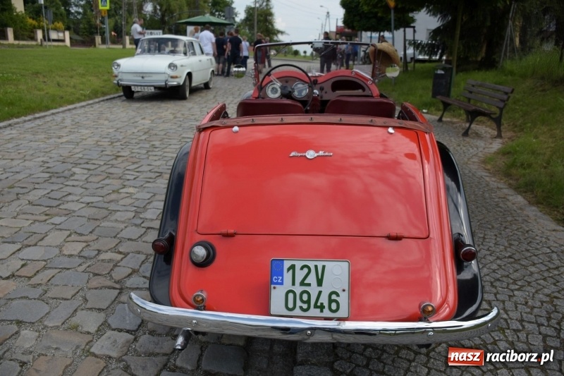 Zdjęcie w galerii na portalu naszraciborz.pl: Kochajcie oldtimery! Czar starych samochodów w Krzyżanowicach [FOTO]  wiadomości z regionu