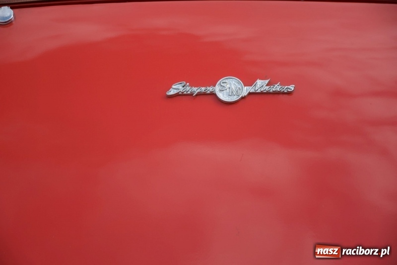 Zdjęcie w galerii na portalu naszraciborz.pl: Kochajcie oldtimery! Czar starych samochodów w Krzyżanowicach [FOTO]  wiadomości z regionu