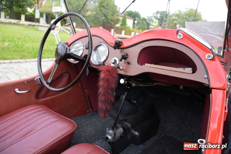 Zdjęcie w galerii na portalu naszraciborz.pl: Kochajcie oldtimery! Czar starych samochodów w Krzyżanowicach [FOTO]  wiadomości z regionu