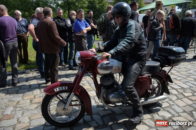 Zdjęcie w galerii na portalu naszraciborz.pl: Kochajcie oldtimery! Czar starych samochodów w Krzyżanowicach [FOTO]  wiadomości z regionu