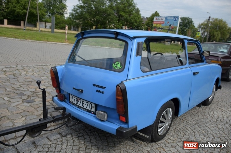 Zdjęcie w galerii na portalu naszraciborz.pl: Kochajcie oldtimery! Czar starych samochodów w Krzyżanowicach [FOTO]  wiadomości z regionu