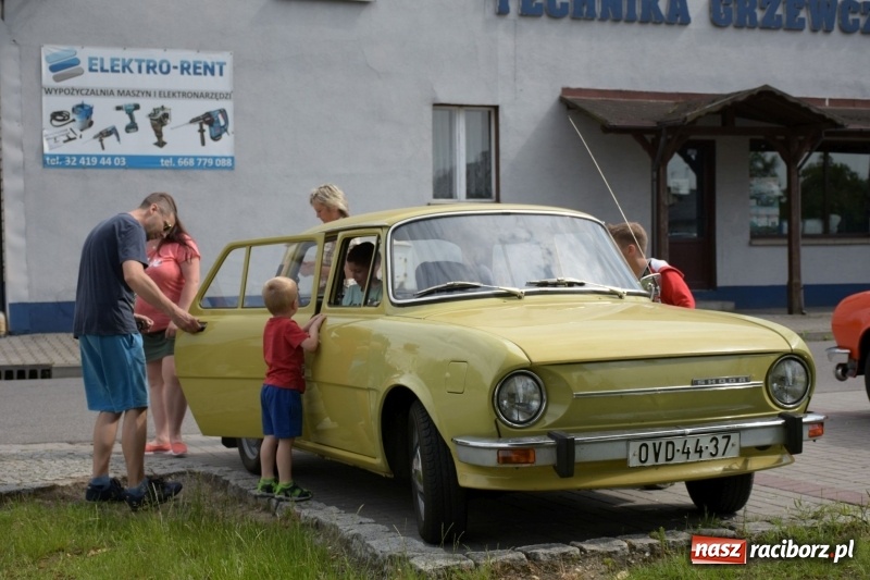Zdjęcie w galerii na portalu naszraciborz.pl: Kochajcie oldtimery! Czar starych samochodów w Krzyżanowicach [FOTO]  wiadomości z regionu