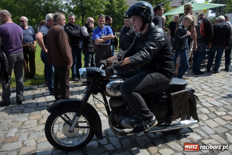 Zdjęcie w galerii na portalu naszraciborz.pl: Kochajcie oldtimery! Czar starych samochodów w Krzyżanowicach [FOTO]  wiadomości z regionu