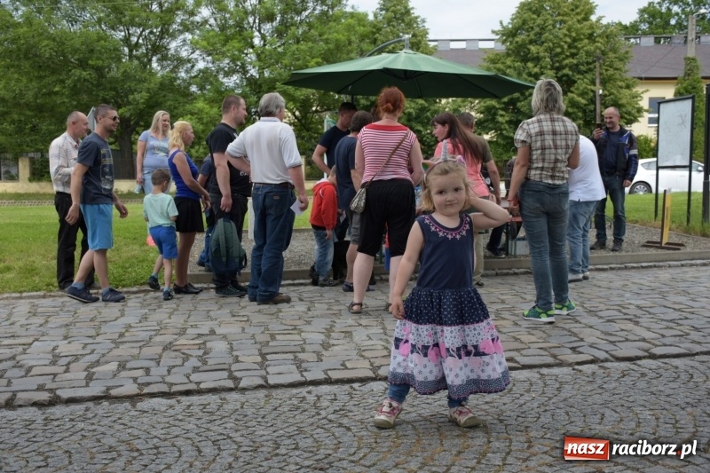 Zdjęcie w galerii na portalu naszraciborz.pl: Kochajcie oldtimery! Czar starych samochodów w Krzyżanowicach [FOTO]  wiadomości z regionu