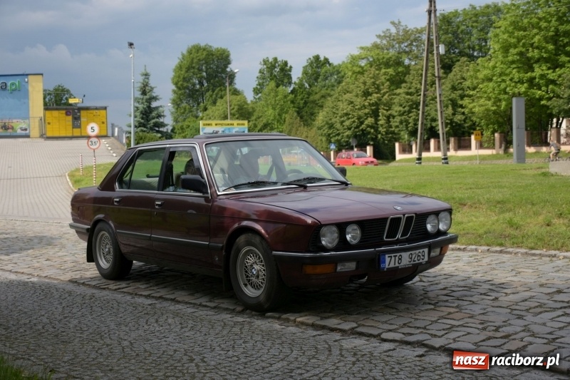 Zdjęcie w galerii na portalu naszraciborz.pl: Kochajcie oldtimery! Czar starych samochodów w Krzyżanowicach [FOTO]  wiadomości z regionu