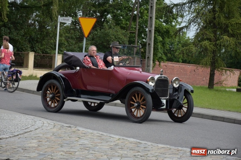 Zdjęcie w galerii na portalu naszraciborz.pl: Kochajcie oldtimery! Czar starych samochodów w Krzyżanowicach [FOTO]  wiadomości z regionu