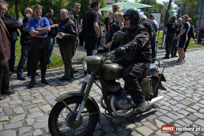 Zdjęcie w galerii na portalu naszraciborz.pl: Kochajcie oldtimery! Czar starych samochodów w Krzyżanowicach [FOTO]  wiadomości z regionu