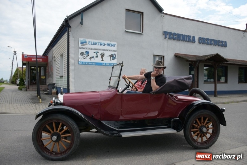 Zdjęcie w galerii na portalu naszraciborz.pl: Kochajcie oldtimery! Czar starych samochodów w Krzyżanowicach [FOTO]  wiadomości z regionu
