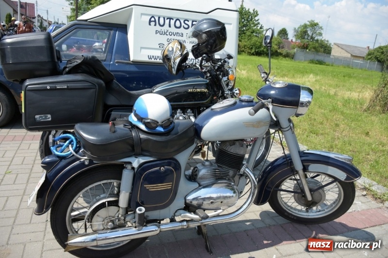 Zdjęcie w galerii na portalu naszraciborz.pl: Kochajcie oldtimery! Czar starych samochodów w Krzyżanowicach [FOTO]  wiadomości z regionu