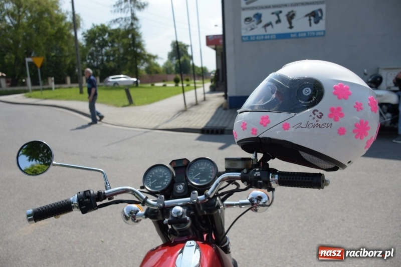 Zdjęcie w galerii na portalu naszraciborz.pl: Kochajcie oldtimery! Czar starych samochodów w Krzyżanowicach [FOTO]  wiadomości z regionu