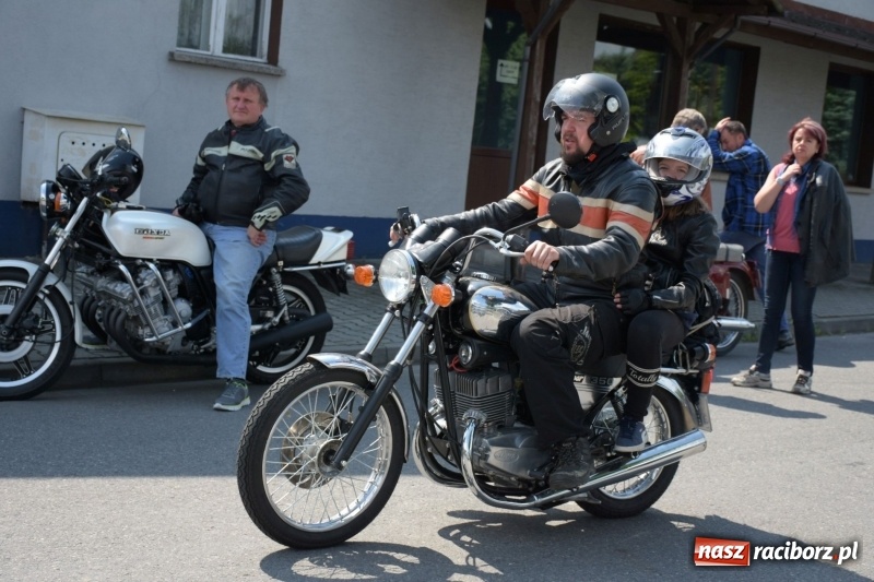 Zdjęcie w galerii na portalu naszraciborz.pl: Kochajcie oldtimery! Czar starych samochodów w Krzyżanowicach [FOTO]  wiadomości z regionu