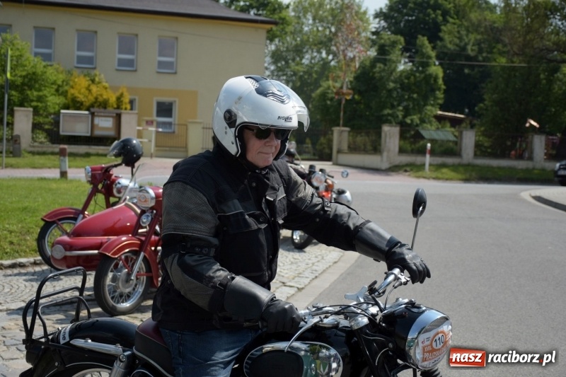 Zdjęcie w galerii na portalu naszraciborz.pl: Kochajcie oldtimery! Czar starych samochodów w Krzyżanowicach [FOTO]  wiadomości z regionu