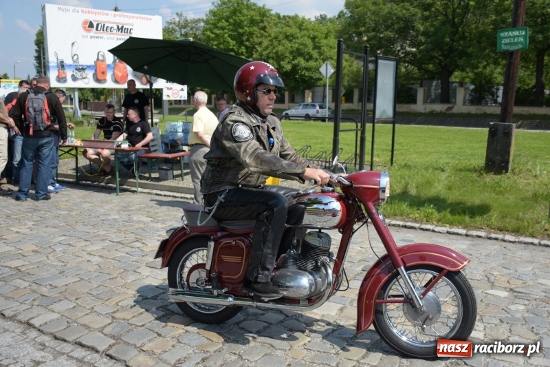 Zdjęcie w galerii na portalu naszraciborz.pl: Kochajcie oldtimery! Czar starych samochodów w Krzyżanowicach [FOTO]  wiadomości z regionu