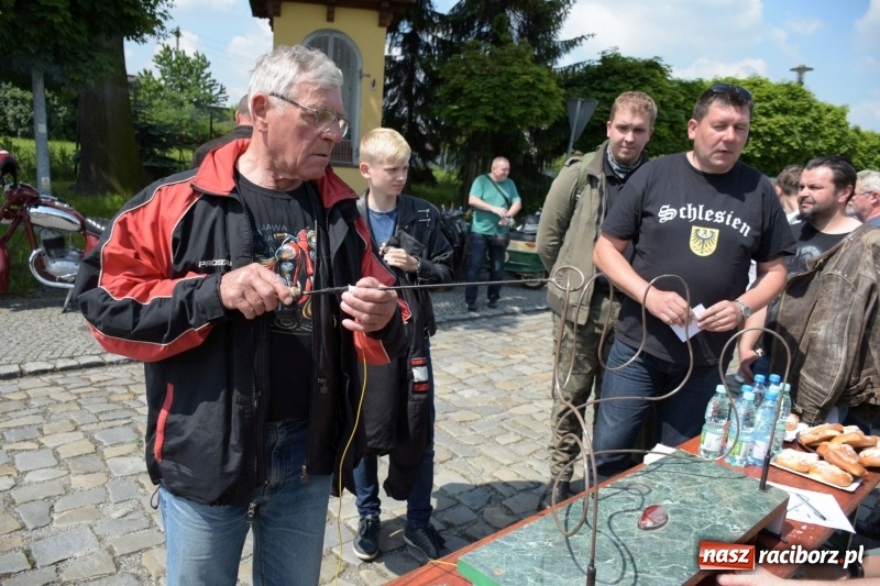 Zdjęcie w galerii na portalu naszraciborz.pl: Kochajcie oldtimery! Czar starych samochodów w Krzyżanowicach [FOTO]  wiadomości z regionu