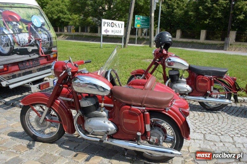 Zdjęcie w galerii na portalu naszraciborz.pl: Kochajcie oldtimery! Czar starych samochodów w Krzyżanowicach [FOTO]  wiadomości z regionu