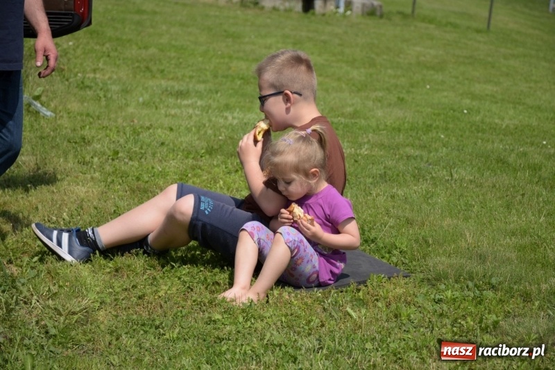 Zdjęcie w galerii na portalu naszraciborz.pl: Kochajcie oldtimery! Czar starych samochodów w Krzyżanowicach [FOTO]  wiadomości z regionu
