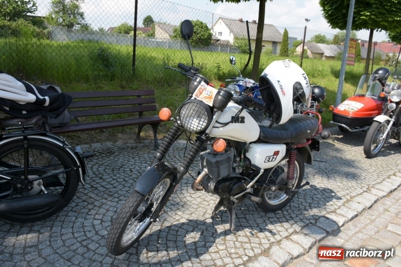 Zdjęcie w galerii na portalu naszraciborz.pl: Kochajcie oldtimery! Czar starych samochodów w Krzyżanowicach [FOTO]  wiadomości z regionu
