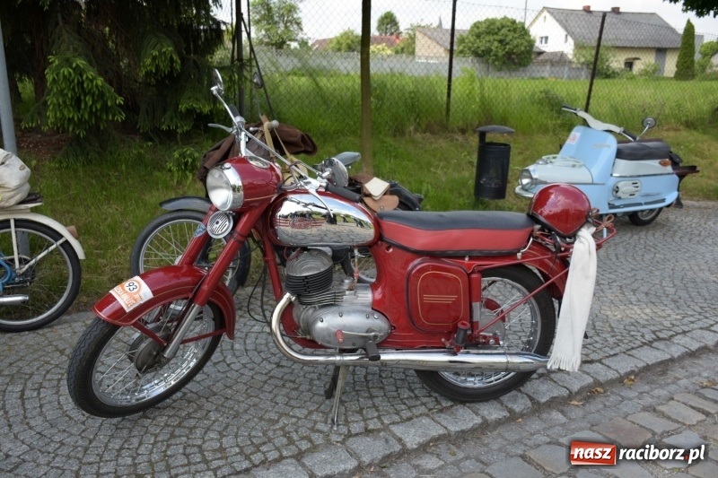 Zdjęcie w galerii na portalu naszraciborz.pl: Kochajcie oldtimery! Czar starych samochodów w Krzyżanowicach [FOTO]  wiadomości z regionu