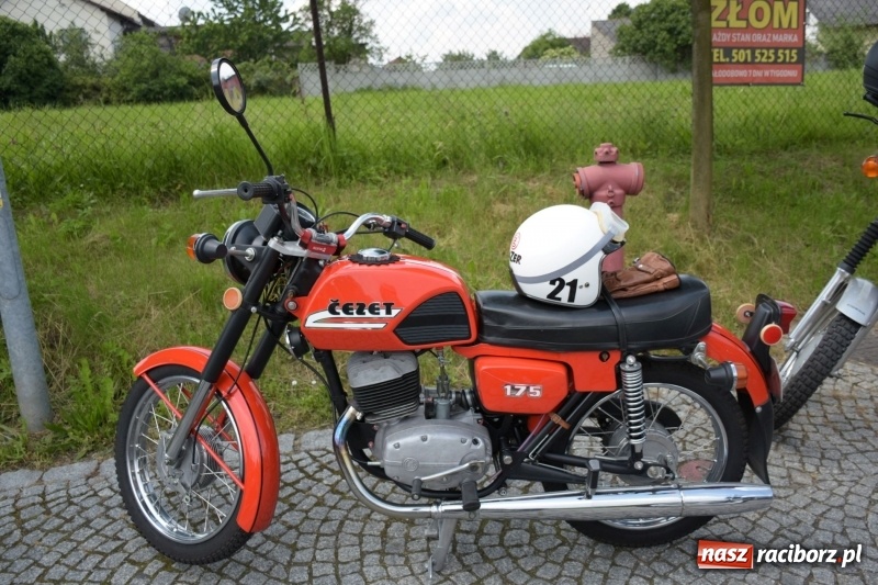 Zdjęcie w galerii na portalu naszraciborz.pl: Kochajcie oldtimery! Czar starych samochodów w Krzyżanowicach [FOTO]  wiadomości z regionu