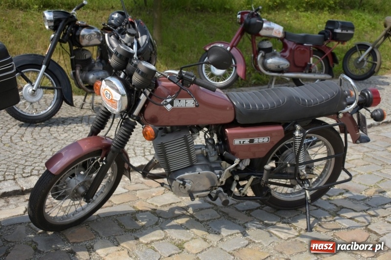 Zdjęcie w galerii na portalu naszraciborz.pl: Kochajcie oldtimery! Czar starych samochodów w Krzyżanowicach [FOTO]  wiadomości z regionu