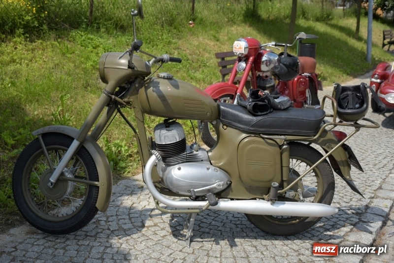 Zdjęcie w galerii na portalu naszraciborz.pl: Kochajcie oldtimery! Czar starych samochodów w Krzyżanowicach [FOTO]  wiadomości z regionu