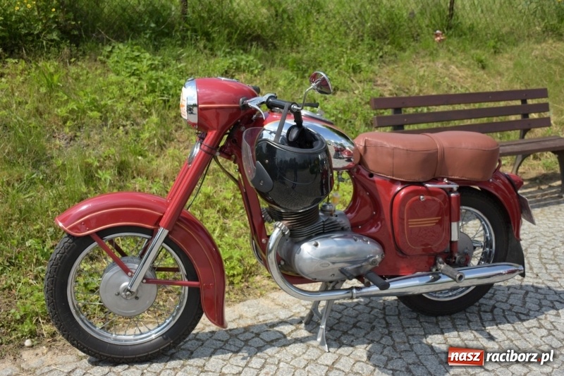 Zdjęcie w galerii na portalu naszraciborz.pl: Kochajcie oldtimery! Czar starych samochodów w Krzyżanowicach [FOTO]  wiadomości z regionu