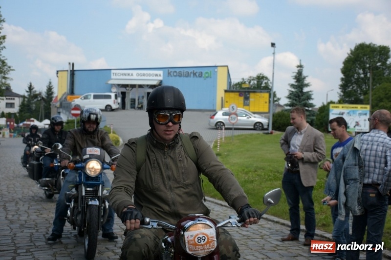 Zdjęcie w galerii na portalu naszraciborz.pl: Kochajcie oldtimery! Czar starych samochodów w Krzyżanowicach [FOTO]  wiadomości z regionu