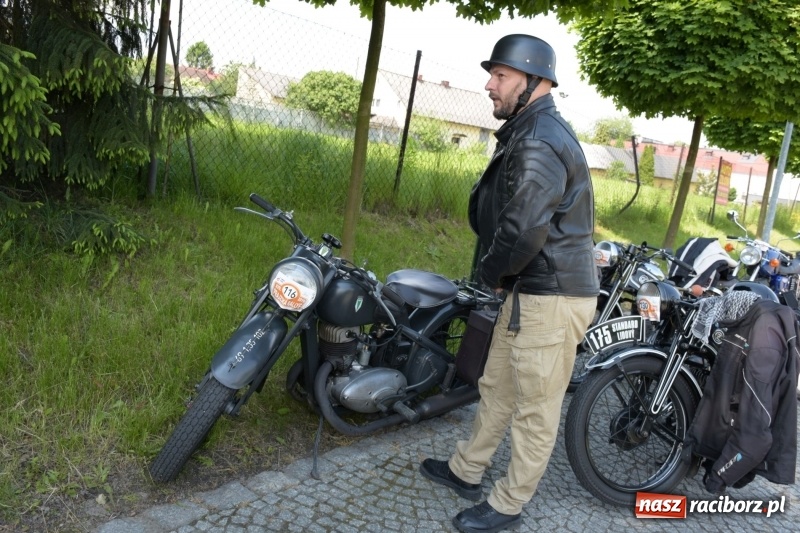 Zdjęcie w galerii na portalu naszraciborz.pl: Kochajcie oldtimery! Czar starych samochodów w Krzyżanowicach [FOTO]  wiadomości z regionu
