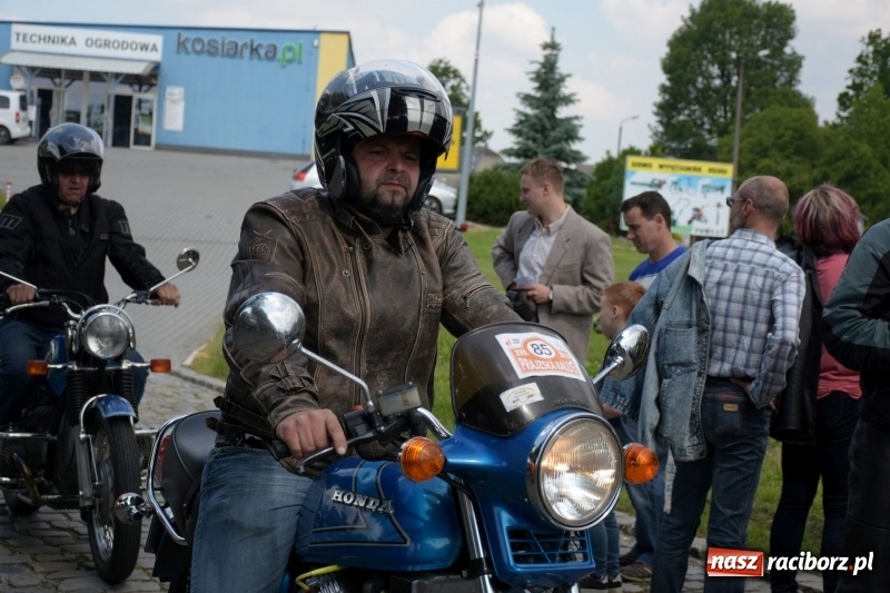 Zdjęcie w galerii na portalu naszraciborz.pl: Kochajcie oldtimery! Czar starych samochodów w Krzyżanowicach [FOTO]  wiadomości z regionu