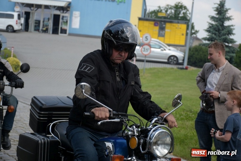 Zdjęcie w galerii na portalu naszraciborz.pl: Kochajcie oldtimery! Czar starych samochodów w Krzyżanowicach [FOTO]  wiadomości z regionu