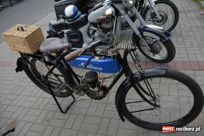 Zdjęcie w galerii na portalu naszraciborz.pl: Kochajcie oldtimery! Czar starych samochodów w Krzyżanowicach [FOTO]  wiadomości z regionu