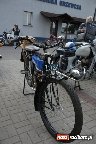 Zdjęcie w galerii na portalu naszraciborz.pl: Kochajcie oldtimery! Czar starych samochodów w Krzyżanowicach [FOTO]  wiadomości z regionu