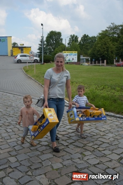 Zdjęcie w galerii na portalu naszraciborz.pl: Kochajcie oldtimery! Czar starych samochodów w Krzyżanowicach [FOTO]  wiadomości z regionu