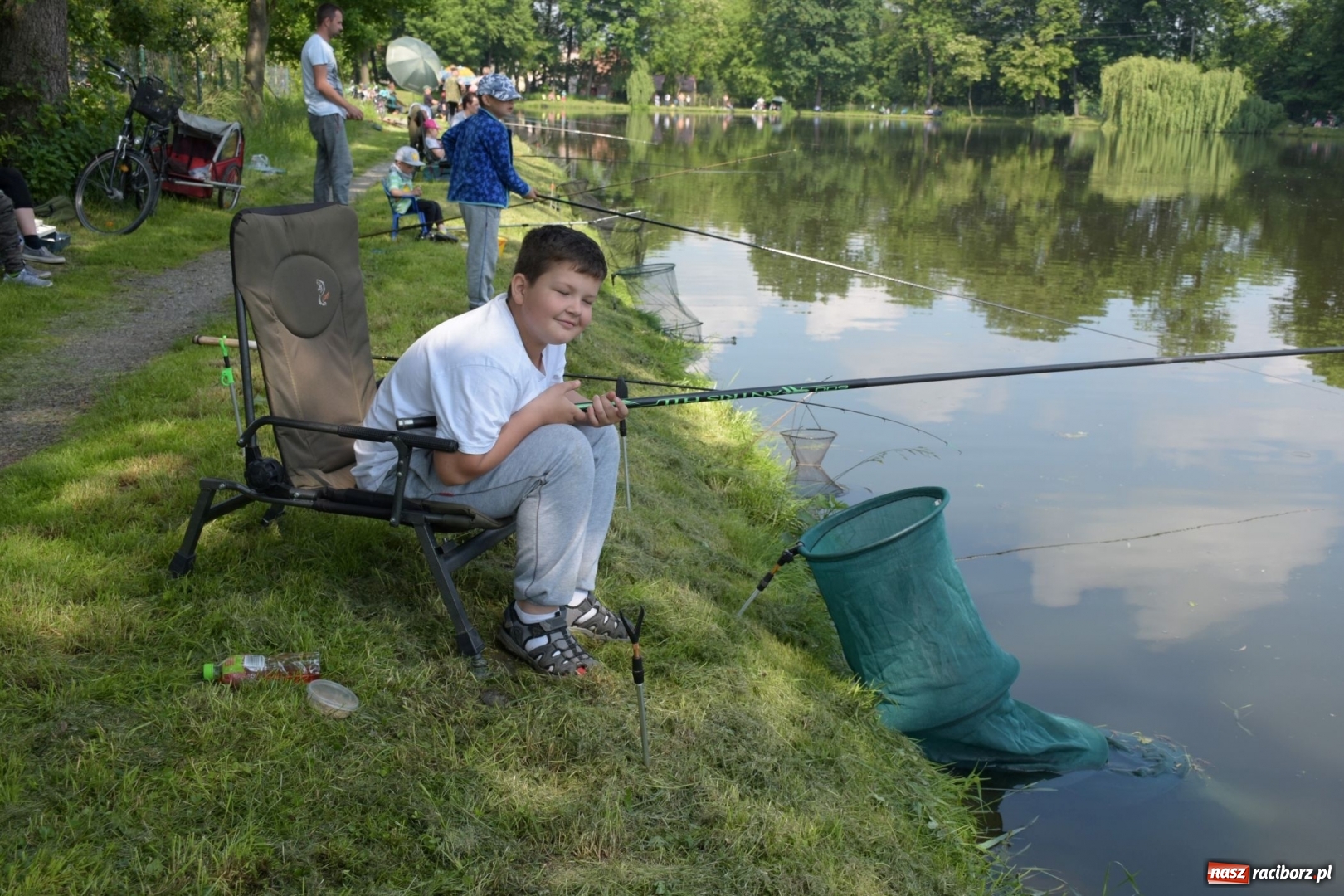 Zdjęcie w galerii na portalu naszraciborz.pl: Wędkarski Dzień Dziecka na Trzecioku  wiadomości z regionu