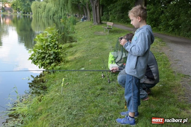 Zdjęcie w galerii na portalu naszraciborz.pl: Wędkarski Dzień Dziecka na Trzecioku  wiadomości z regionu