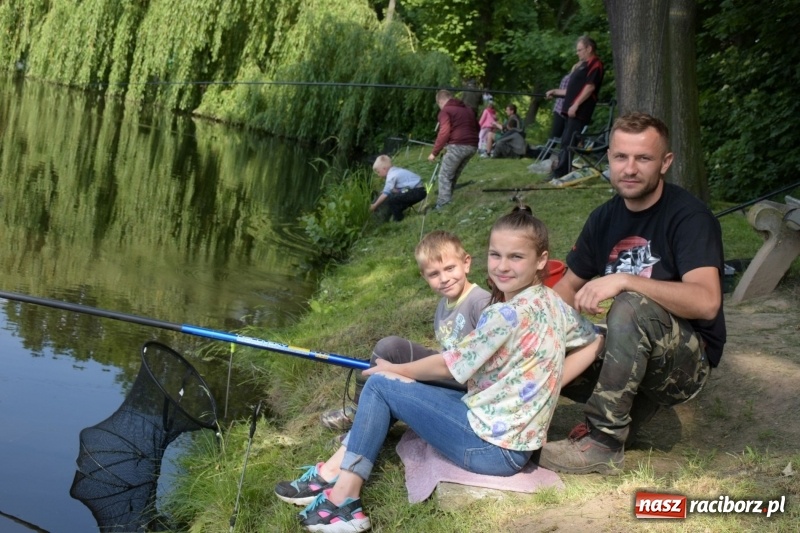 Zdjęcie w galerii na portalu naszraciborz.pl: Wędkarski Dzień Dziecka na Trzecioku  wiadomości z regionu