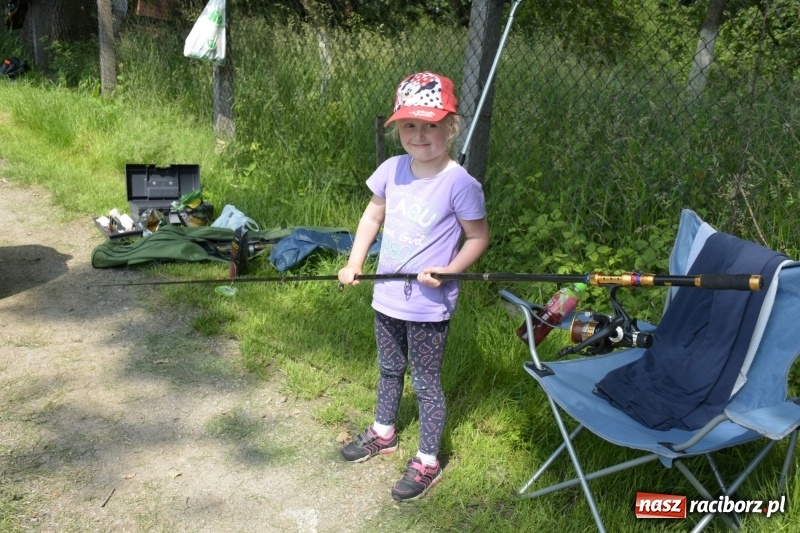 Zdjęcie w galerii na portalu naszraciborz.pl: Wędkarski Dzień Dziecka na Trzecioku  wiadomości z regionu