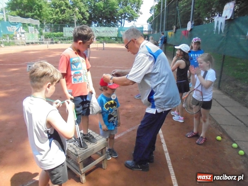 Zdjęcie w galerii na portalu naszraciborz.pl: Tenisowy Dzień Dziecka na kortach Rafako wiadomości z regionu