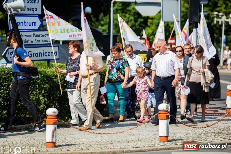 Zdjęcie w galerii na portalu naszraciborz.pl: Seksedukacja to deprawacja! Marsz dla życia w Raciborzu [FOTO i WIDEO] wiadomości z regionu