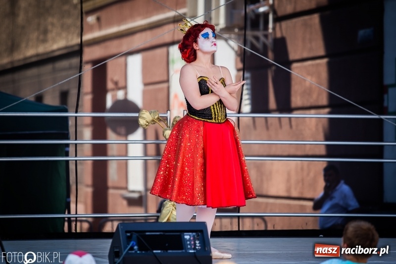 Zdjęcie w galerii na portalu naszraciborz.pl: Cyrkowe popisy na raciborskim Rynku [FOTO i WIDEO]  wiadomości z regionu