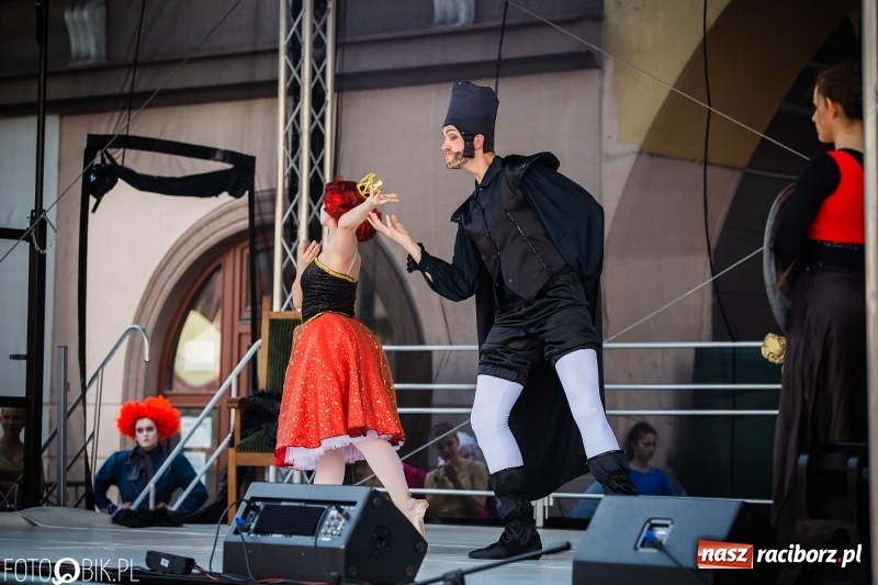 Zdjęcie w galerii na portalu naszraciborz.pl: Cyrkowe popisy na raciborskim Rynku [FOTO i WIDEO]  wiadomości z regionu