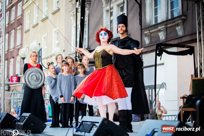 Zdjęcie w galerii na portalu naszraciborz.pl: Cyrkowe popisy na raciborskim Rynku [FOTO i WIDEO]  wiadomości z regionu