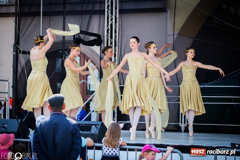 Zdjęcie w galerii na portalu naszraciborz.pl: Cyrkowe popisy na raciborskim Rynku [FOTO i WIDEO]  wiadomości z regionu