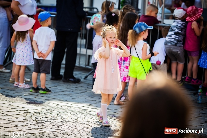 Zdjęcie w galerii na portalu naszraciborz.pl: Cyrkowe popisy na raciborskim Rynku [FOTO i WIDEO]  wiadomości z regionu