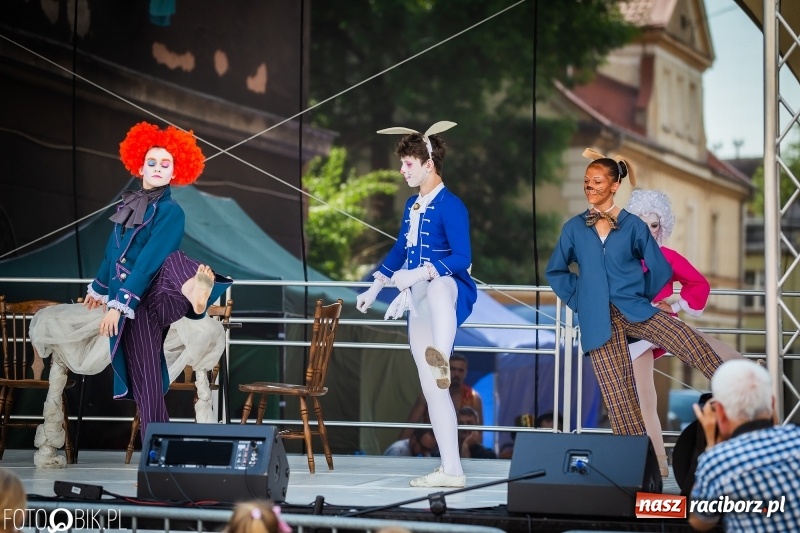 Zdjęcie w galerii na portalu naszraciborz.pl: Cyrkowe popisy na raciborskim Rynku [FOTO i WIDEO]  wiadomości z regionu