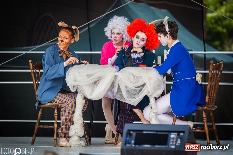 Zdjęcie w galerii na portalu naszraciborz.pl: Cyrkowe popisy na raciborskim Rynku [FOTO i WIDEO]  wiadomości z regionu