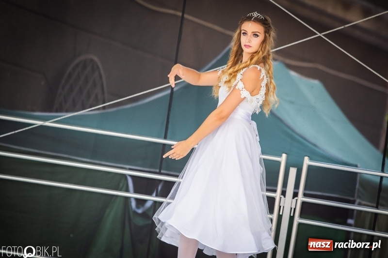 Zdjęcie w galerii na portalu naszraciborz.pl: Cyrkowe popisy na raciborskim Rynku [FOTO i WIDEO]  wiadomości z regionu