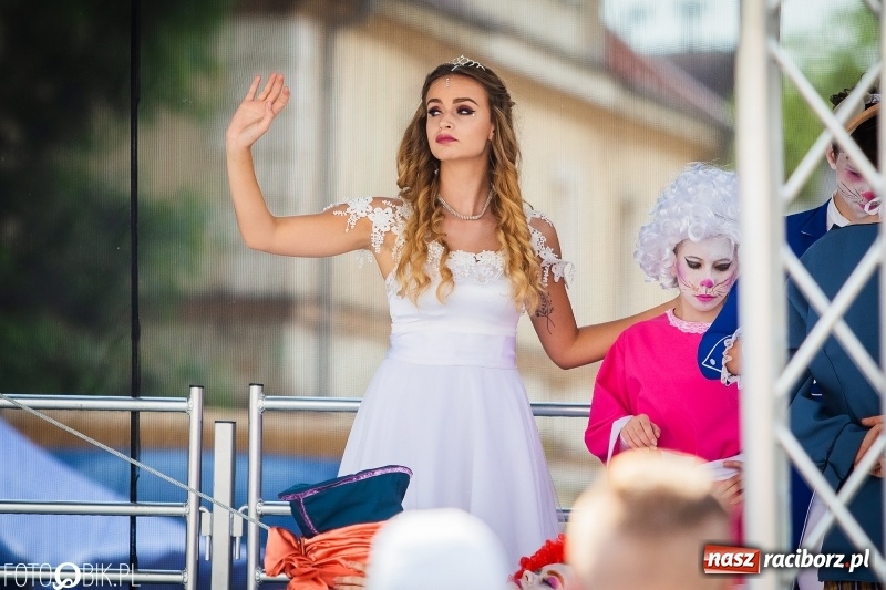 Zdjęcie w galerii na portalu naszraciborz.pl: Cyrkowe popisy na raciborskim Rynku [FOTO i WIDEO]  wiadomości z regionu